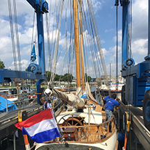 Foto van zeilboot die is aangemeerd in Jachthaven Wolderwijd