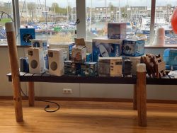 Tafel met accessoires voor een boot