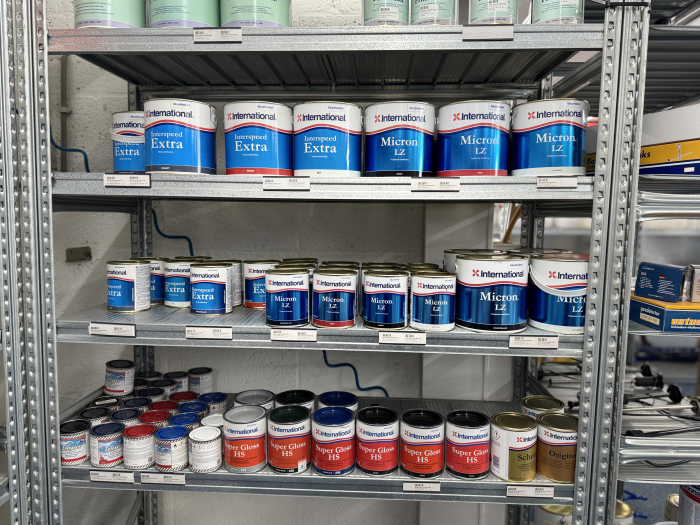 International hoogglans en antifouling